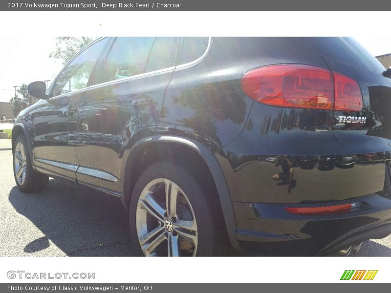 Deep Black Pearl / Charcoal 2017 Volkswagen Tiguan Sport