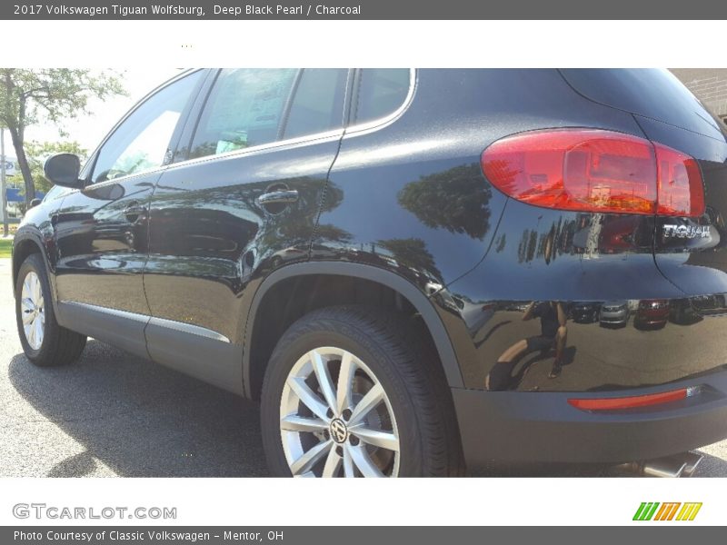 Deep Black Pearl / Charcoal 2017 Volkswagen Tiguan Wolfsburg