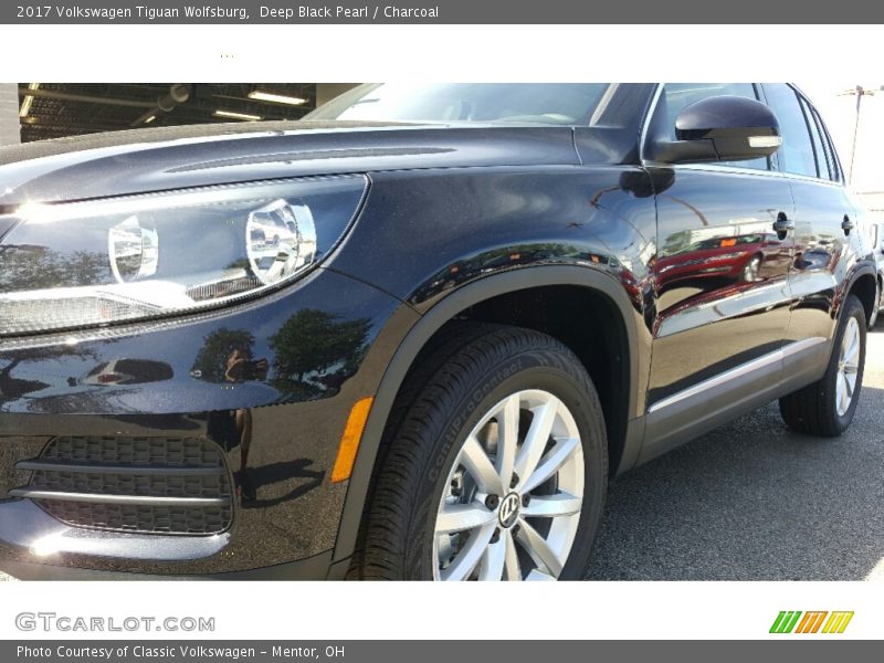 Deep Black Pearl / Charcoal 2017 Volkswagen Tiguan Wolfsburg