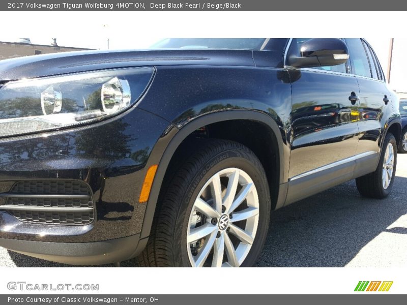 Deep Black Pearl / Beige/Black 2017 Volkswagen Tiguan Wolfsburg 4MOTION