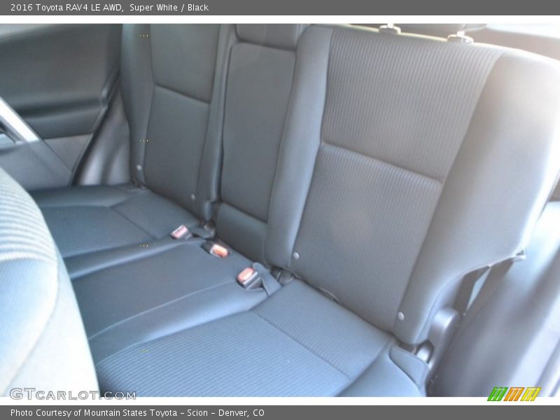 Super White / Black 2016 Toyota RAV4 LE AWD