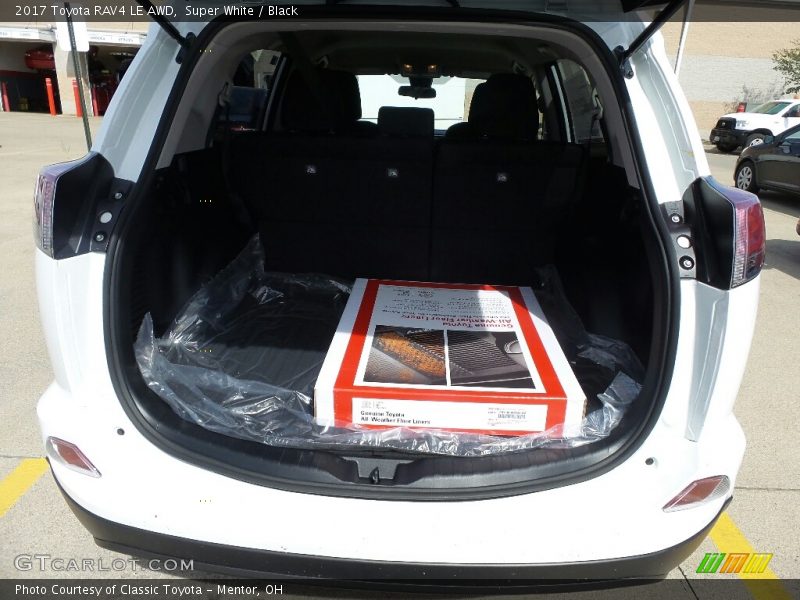 Super White / Black 2017 Toyota RAV4 LE AWD