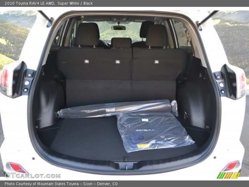 Super White / Black 2016 Toyota RAV4 LE AWD
