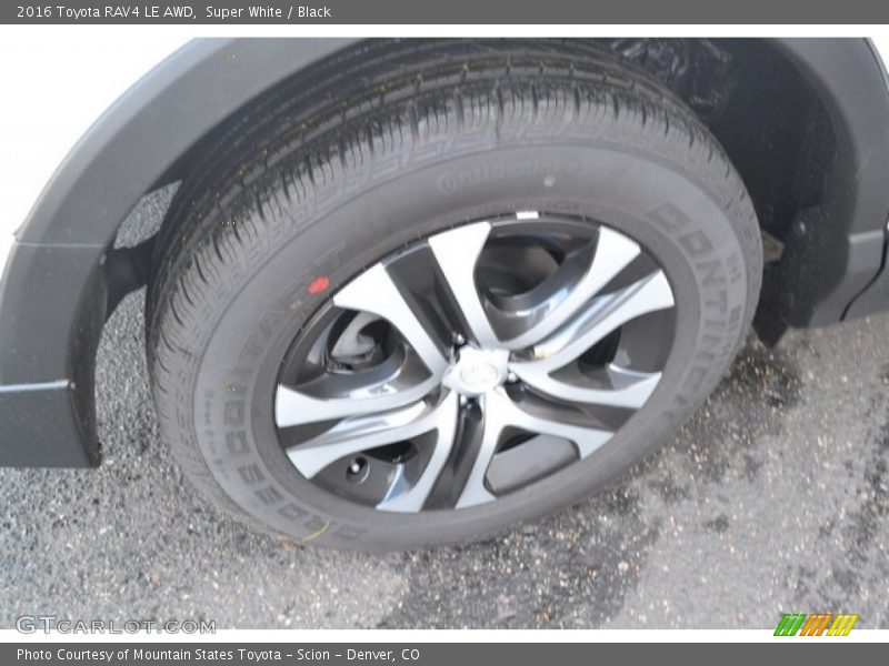 Super White / Black 2016 Toyota RAV4 LE AWD