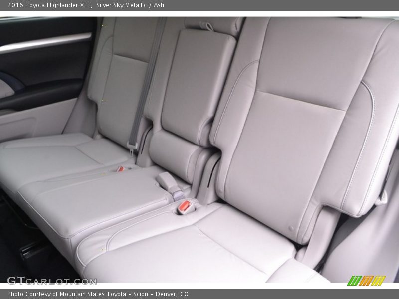 Silver Sky Metallic / Ash 2016 Toyota Highlander XLE