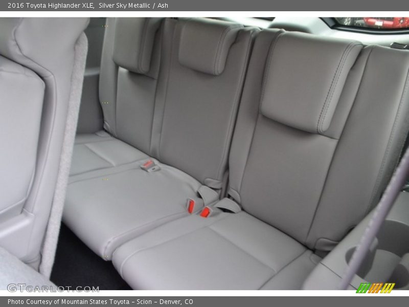 Silver Sky Metallic / Ash 2016 Toyota Highlander XLE