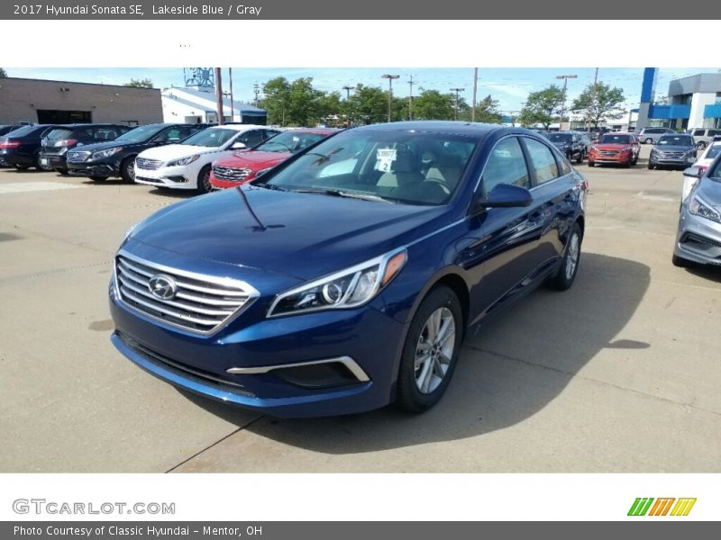 Front 3/4 View of 2017 Sonata SE