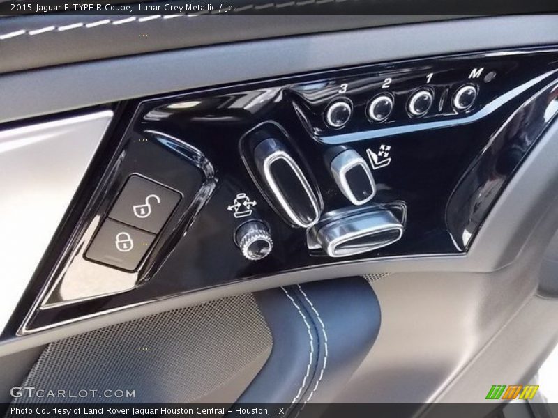 Controls of 2015 F-TYPE R Coupe