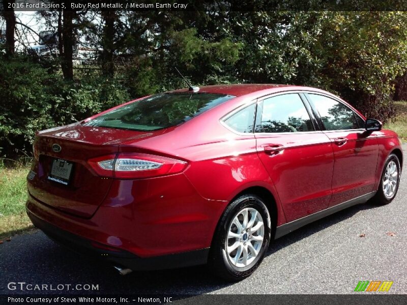 Ruby Red Metallic / Medium Earth Gray 2016 Ford Fusion S