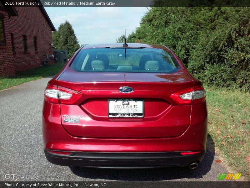 Ruby Red Metallic / Medium Earth Gray 2016 Ford Fusion S