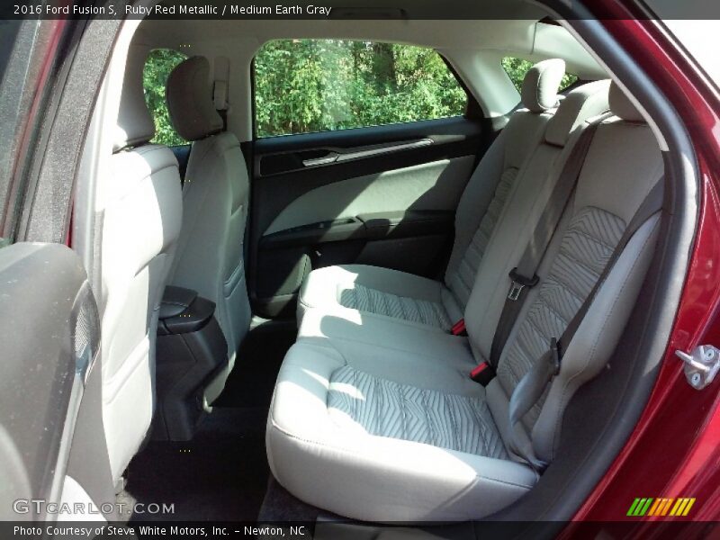 Ruby Red Metallic / Medium Earth Gray 2016 Ford Fusion S