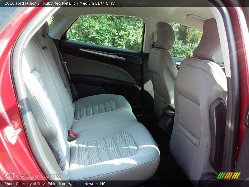 Ruby Red Metallic / Medium Earth Gray 2016 Ford Fusion S
