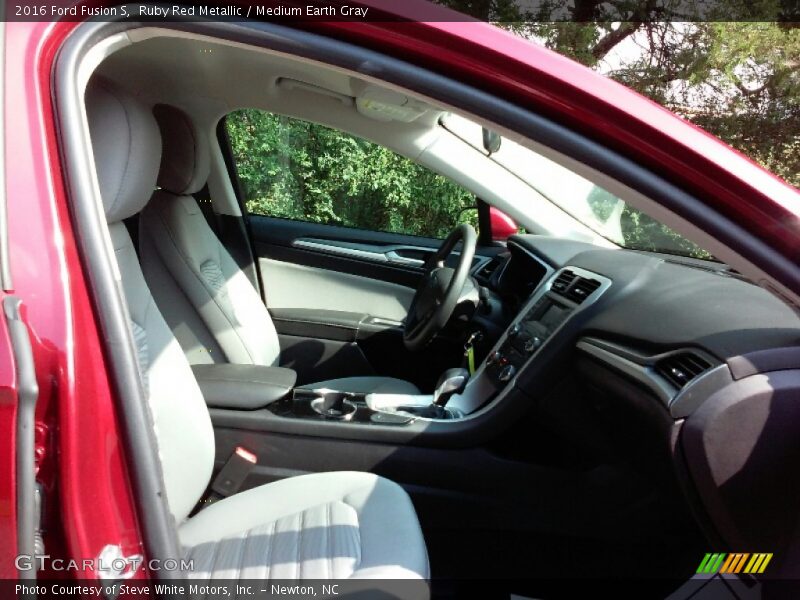Ruby Red Metallic / Medium Earth Gray 2016 Ford Fusion S