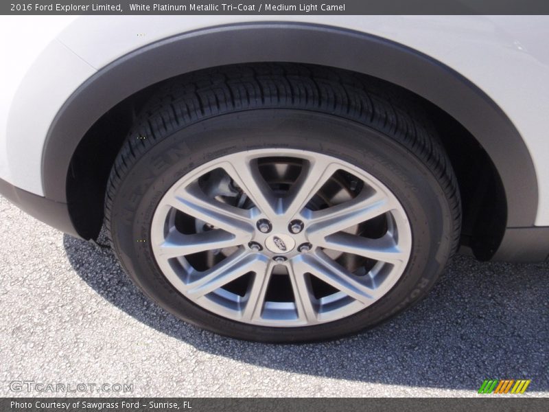White Platinum Metallic Tri-Coat / Medium Light Camel 2016 Ford Explorer Limited