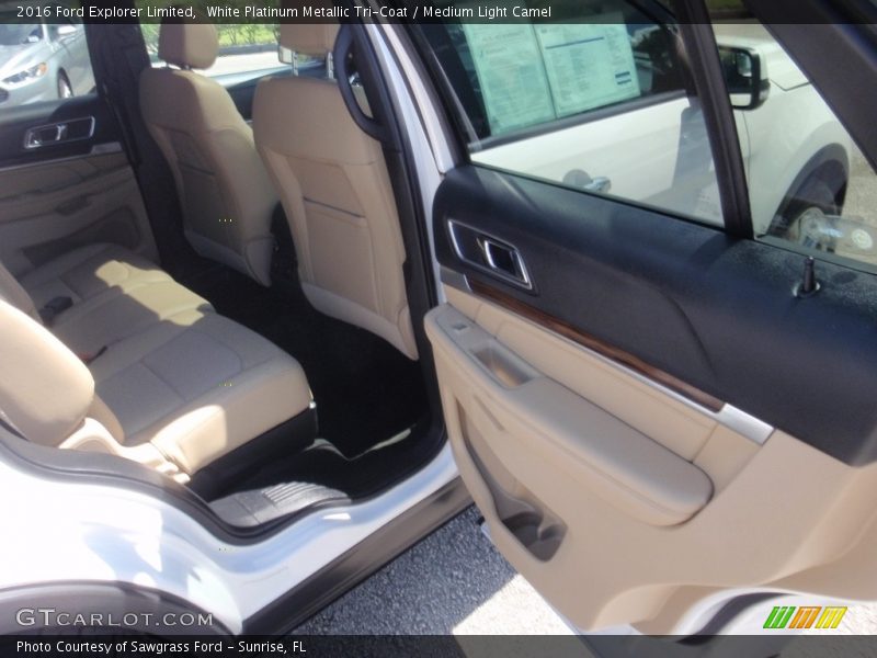 White Platinum Metallic Tri-Coat / Medium Light Camel 2016 Ford Explorer Limited