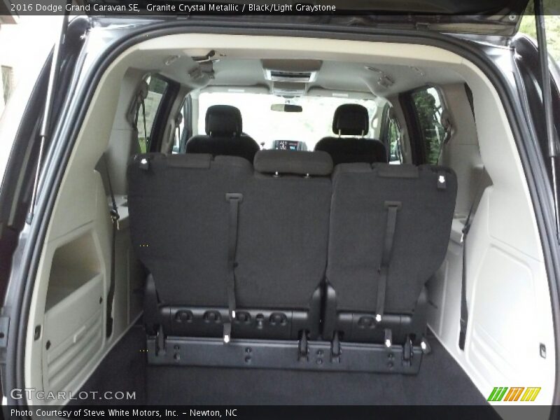 Granite Crystal Metallic / Black/Light Graystone 2016 Dodge Grand Caravan SE