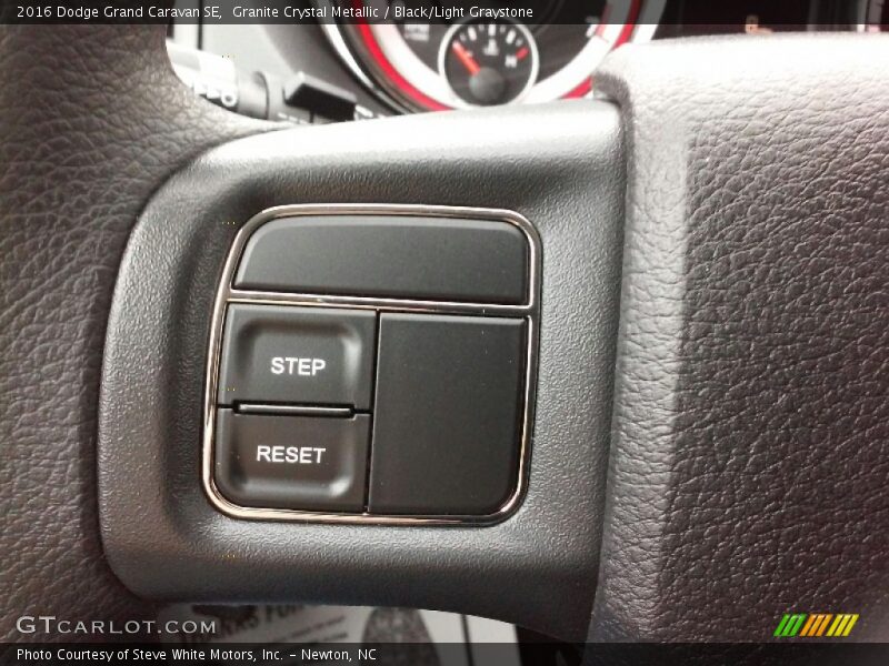 Granite Crystal Metallic / Black/Light Graystone 2016 Dodge Grand Caravan SE