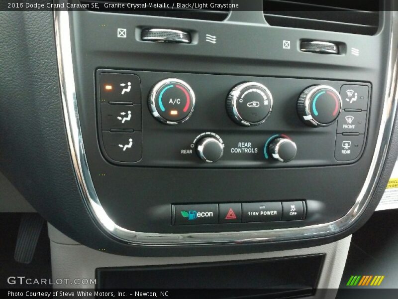 Granite Crystal Metallic / Black/Light Graystone 2016 Dodge Grand Caravan SE