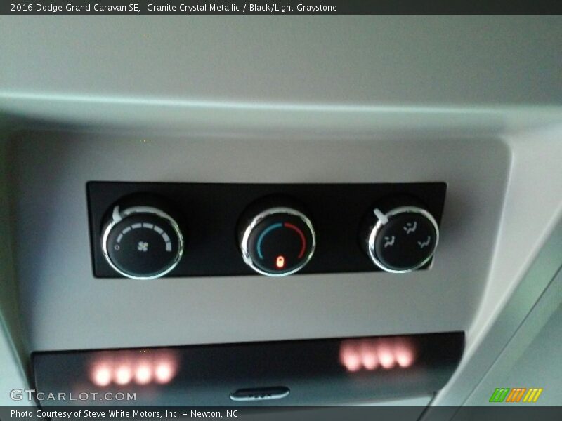 Granite Crystal Metallic / Black/Light Graystone 2016 Dodge Grand Caravan SE