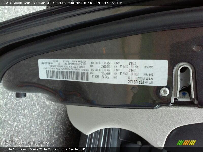 Granite Crystal Metallic / Black/Light Graystone 2016 Dodge Grand Caravan SE