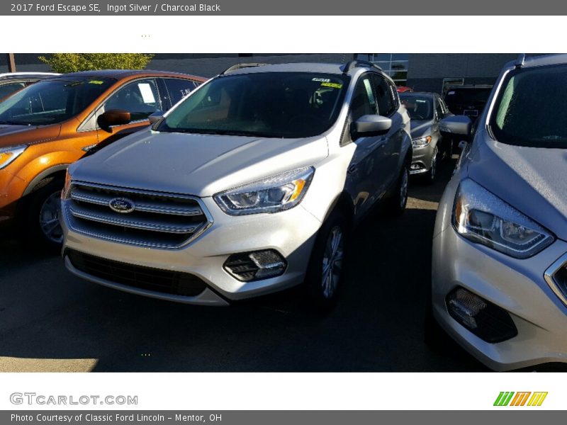 Ingot Silver / Charcoal Black 2017 Ford Escape SE