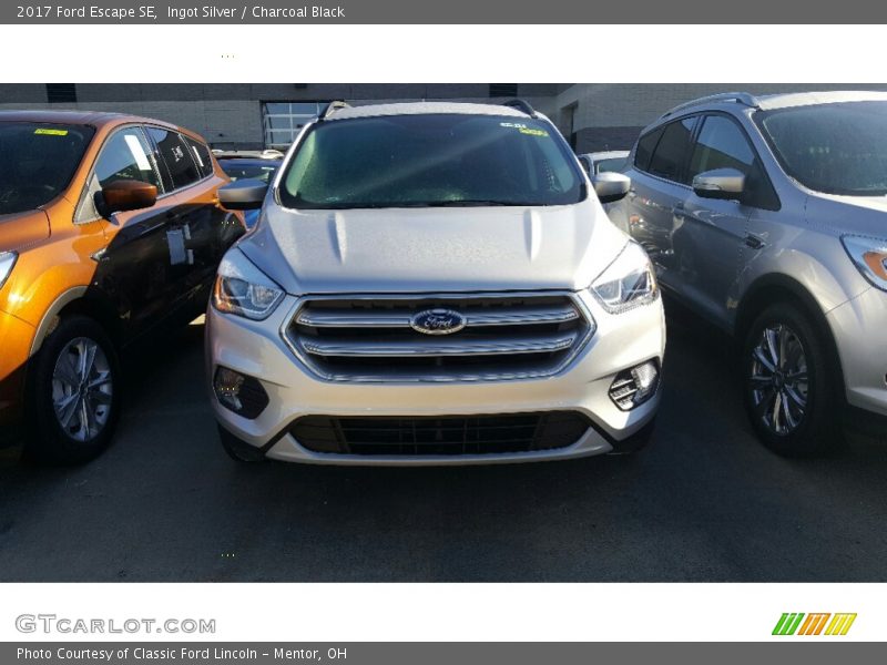 Ingot Silver / Charcoal Black 2017 Ford Escape SE