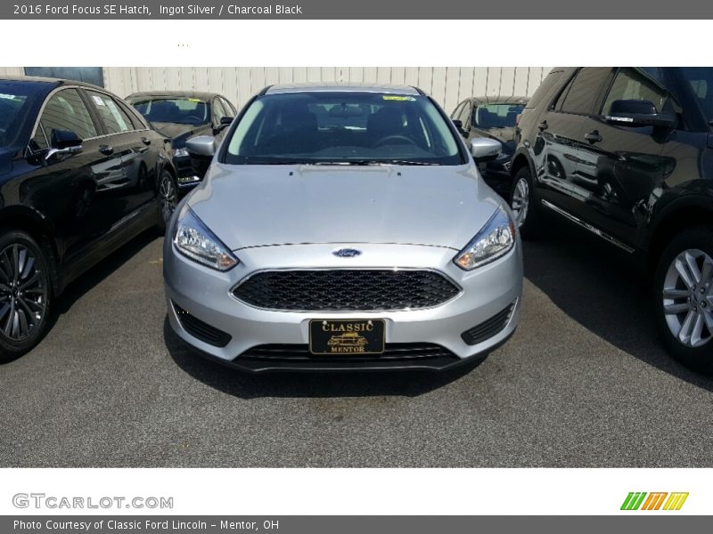 Ingot Silver / Charcoal Black 2016 Ford Focus SE Hatch