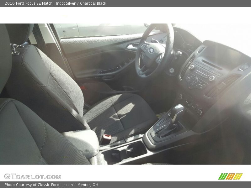 Ingot Silver / Charcoal Black 2016 Ford Focus SE Hatch