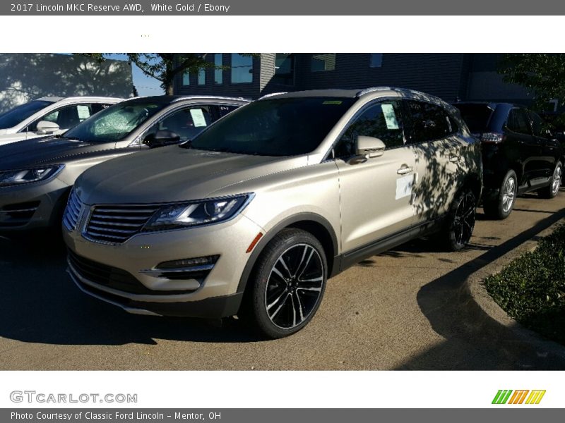 Front 3/4 View of 2017 MKC Reserve AWD
