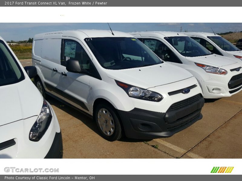 Front 3/4 View of 2017 Transit Connect XL Van