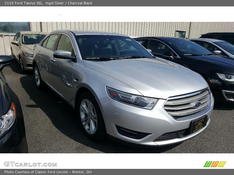Ingot Silver / Charcoal Black 2016 Ford Taurus SEL