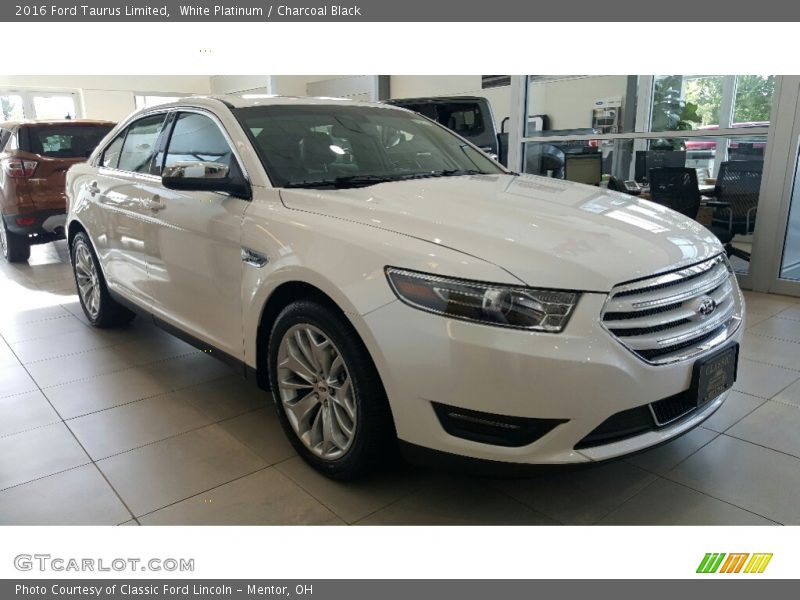 White Platinum / Charcoal Black 2016 Ford Taurus Limited