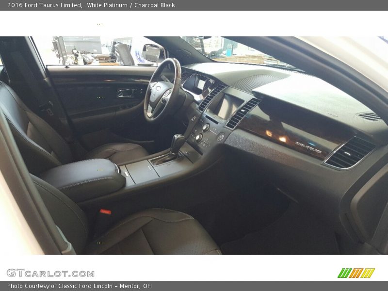 White Platinum / Charcoal Black 2016 Ford Taurus Limited