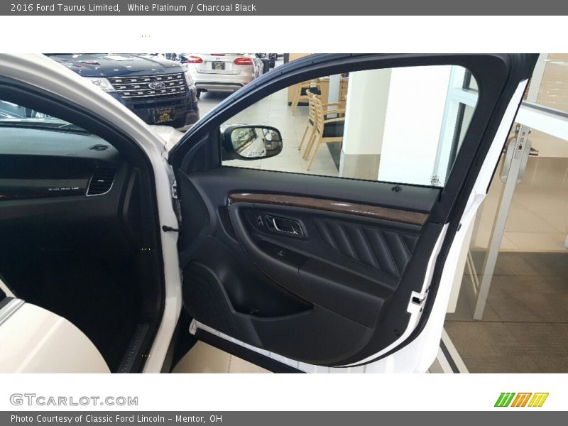 White Platinum / Charcoal Black 2016 Ford Taurus Limited