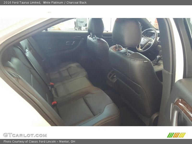 White Platinum / Charcoal Black 2016 Ford Taurus Limited