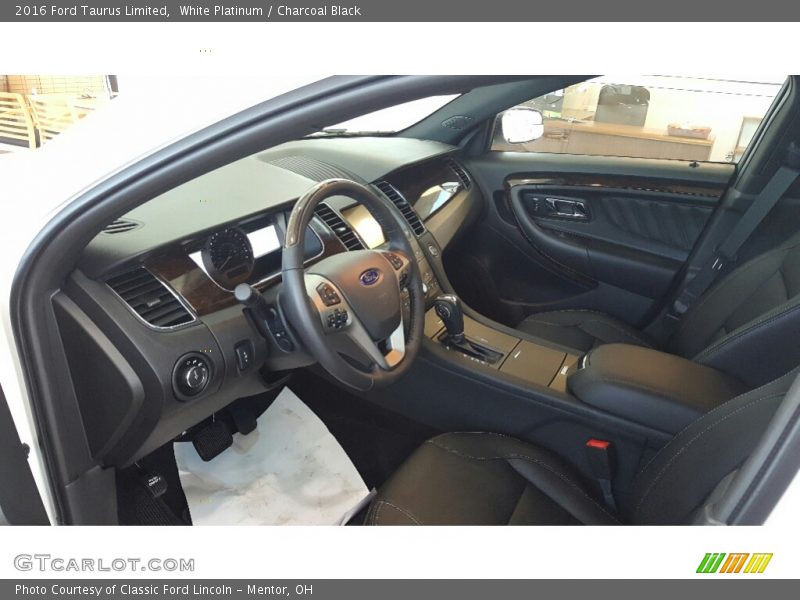 White Platinum / Charcoal Black 2016 Ford Taurus Limited