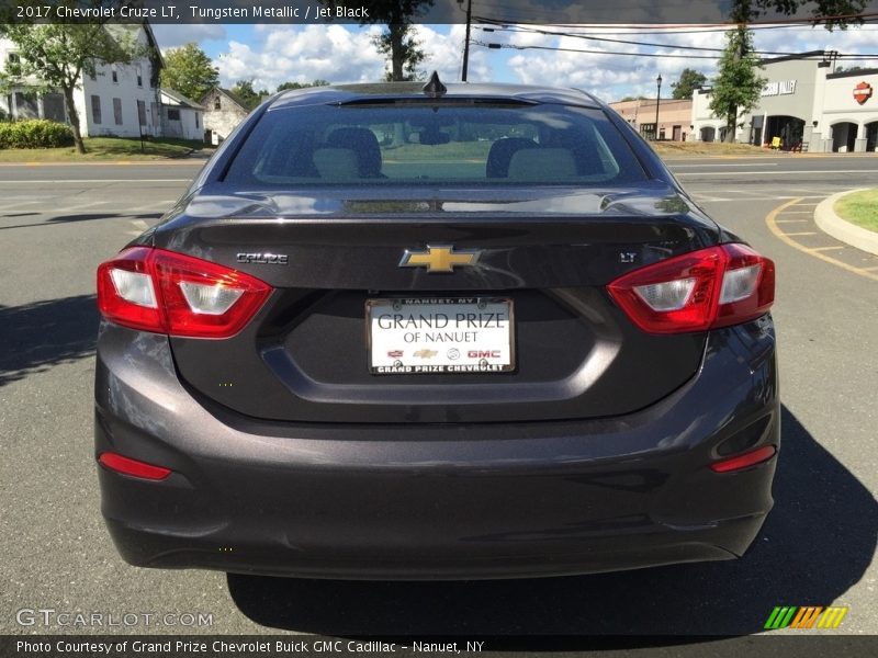 Tungsten Metallic / Jet Black 2017 Chevrolet Cruze LT