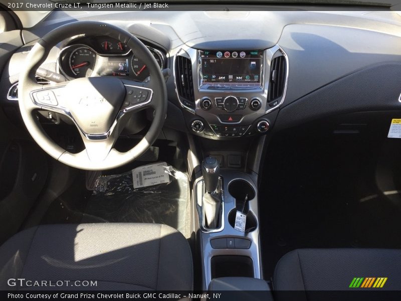 Tungsten Metallic / Jet Black 2017 Chevrolet Cruze LT