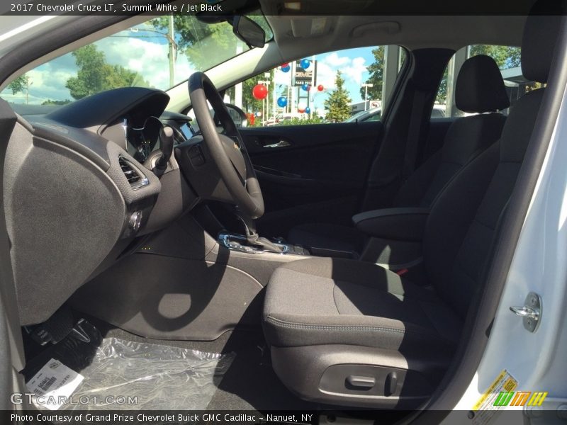 Summit White / Jet Black 2017 Chevrolet Cruze LT