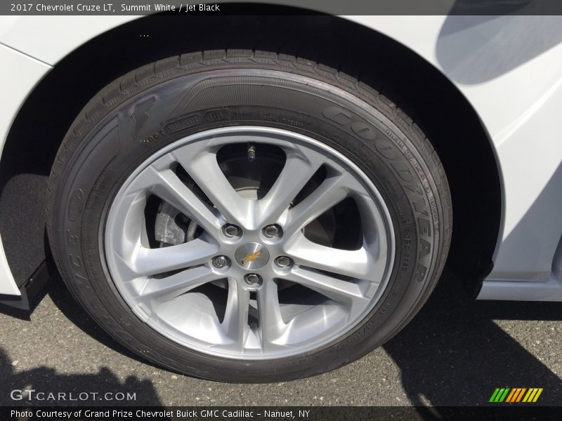 Summit White / Jet Black 2017 Chevrolet Cruze LT