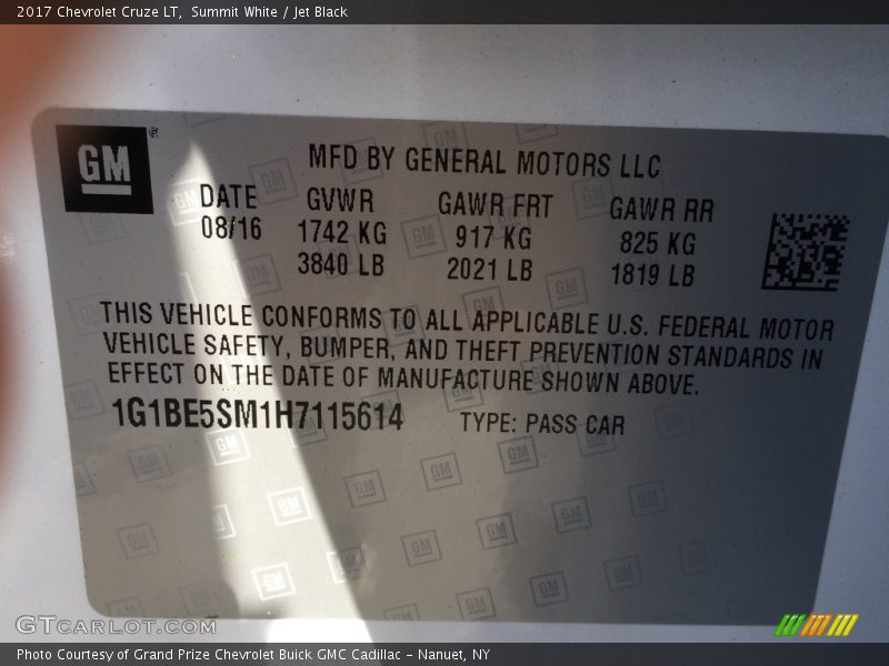 Summit White / Jet Black 2017 Chevrolet Cruze LT