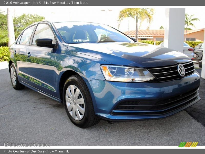 Front 3/4 View of 2016 Jetta S