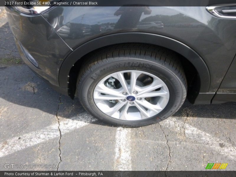 Magnetic / Charcoal Black 2017 Ford Escape SE 4WD