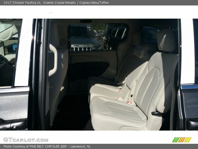 Granite Crystal Metallic / Cognac/Alloy/Toffee 2017 Chrysler Pacifica LX