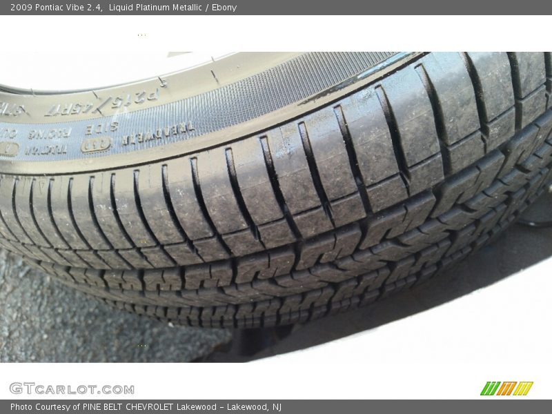 Liquid Platinum Metallic / Ebony 2009 Pontiac Vibe 2.4