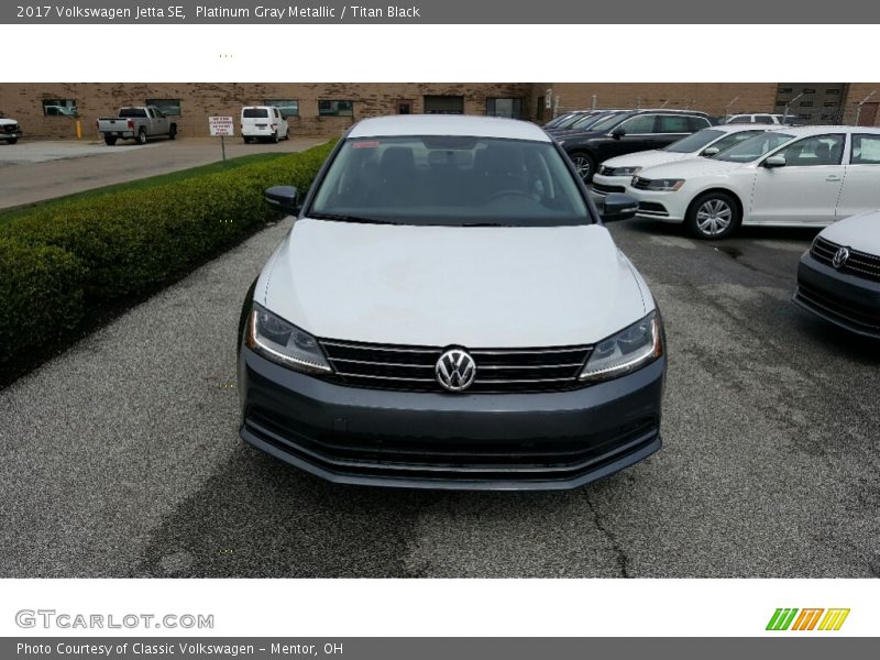 Platinum Gray Metallic / Titan Black 2017 Volkswagen Jetta SE