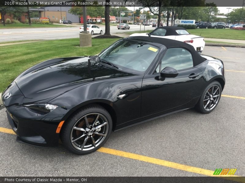 Front 3/4 View of 2016 MX-5 Miata Grand Touring Roadster