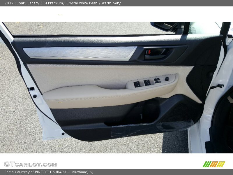 Crystal White Pearl / Warm Ivory 2017 Subaru Legacy 2.5i Premium