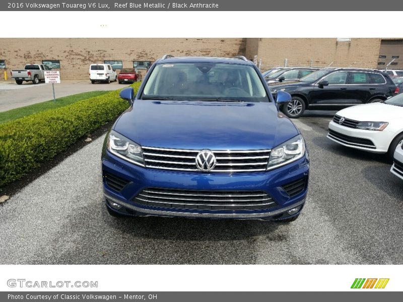 Reef Blue Metallic / Black Anthracite 2016 Volkswagen Touareg V6 Lux