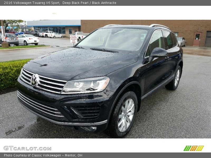 Deep Black Pearl / Black Anthracite 2016 Volkswagen Touareg V6 Sport